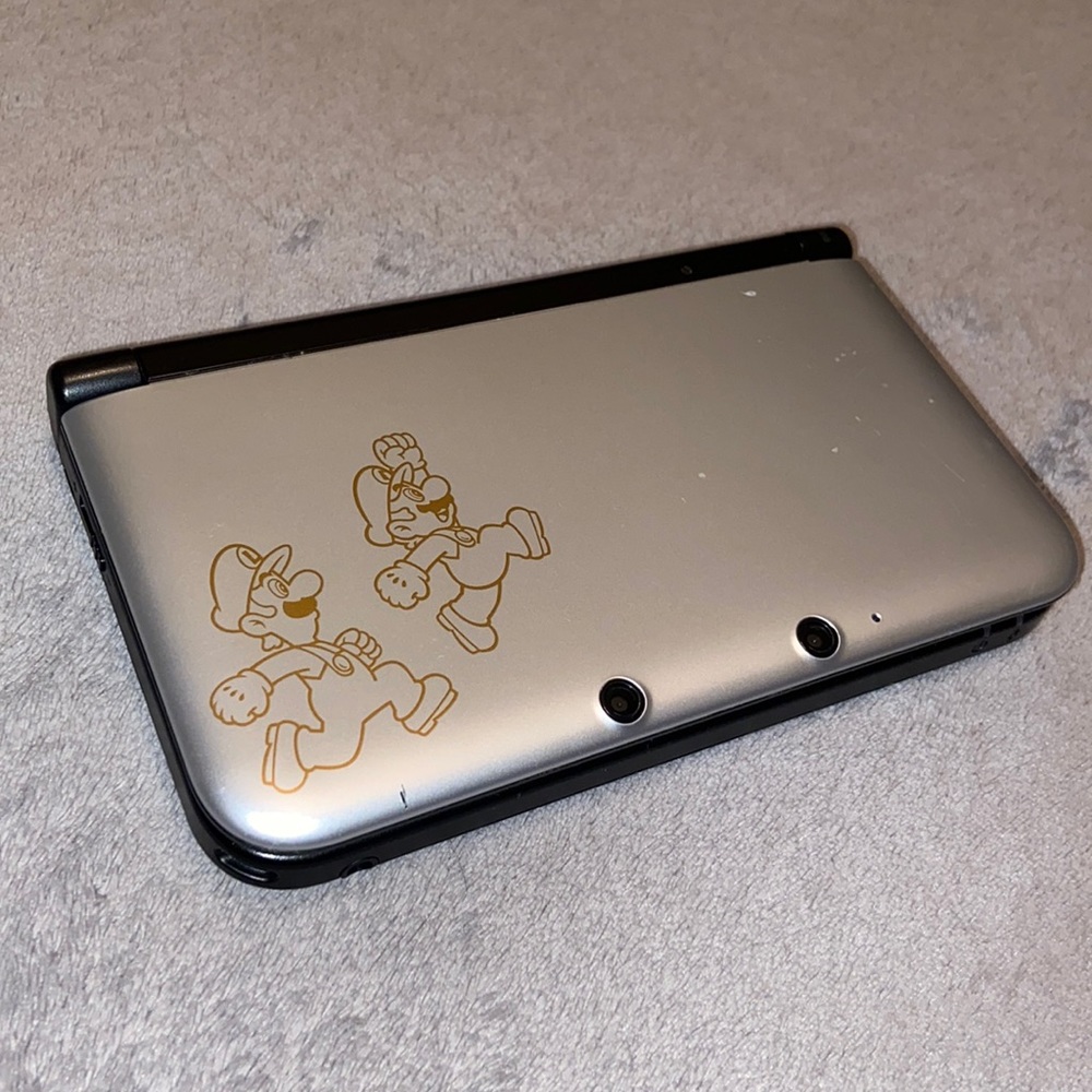 Mario & Luigi Nintendo 3DS XL - DOES NOT TURN ON